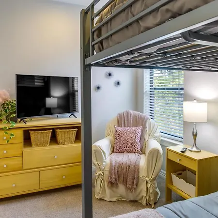 Houston Home With Rooftop Patio And Downtown Views!